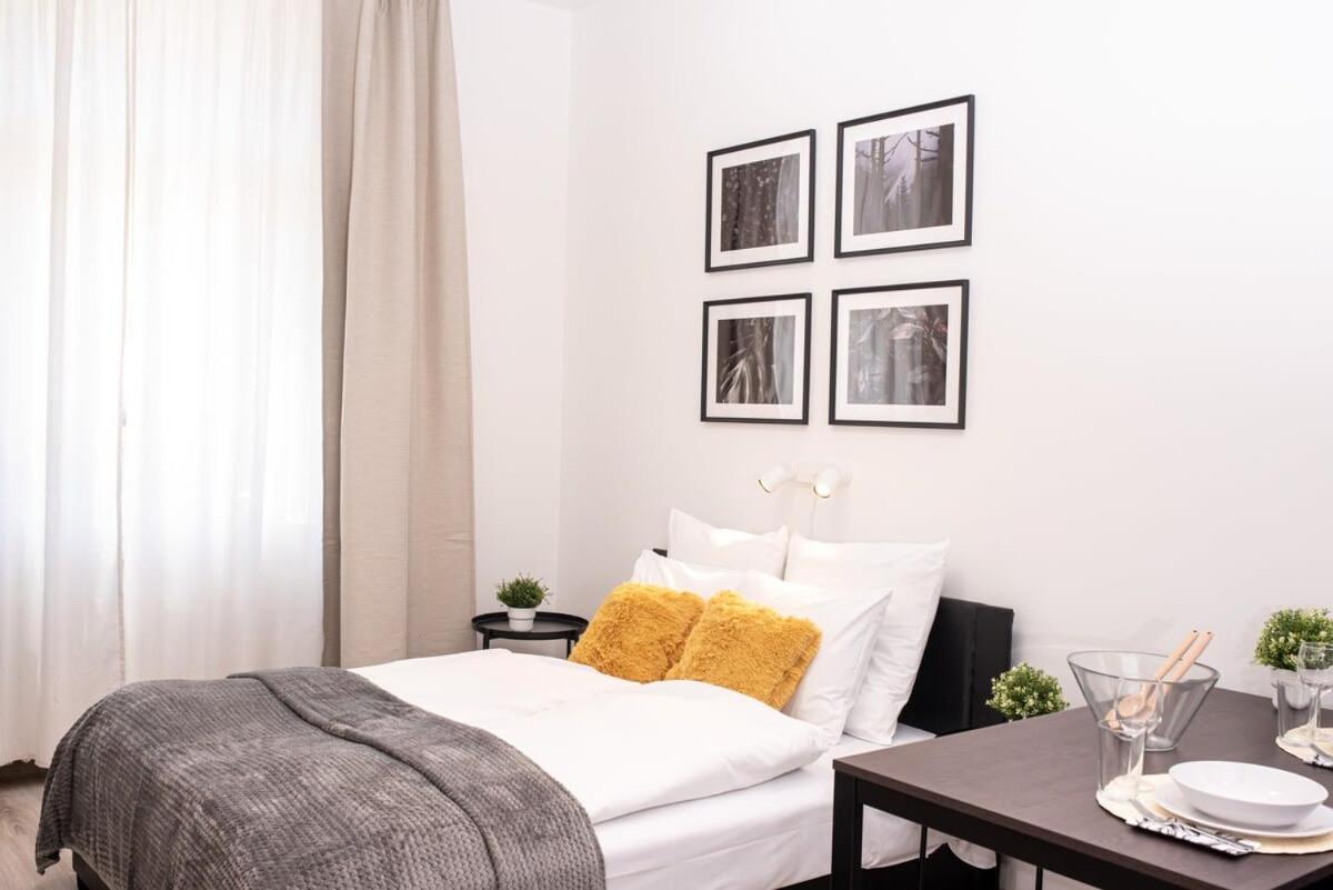 Charming Studio At Downtown Budapeste Exterior foto
